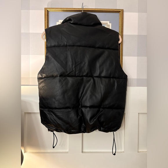 Hollister Quilted Black Vest Size Small - Picture 2 of 4